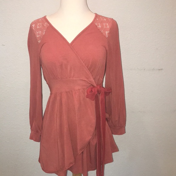 Soft peach blouse - Picture 1 of 4